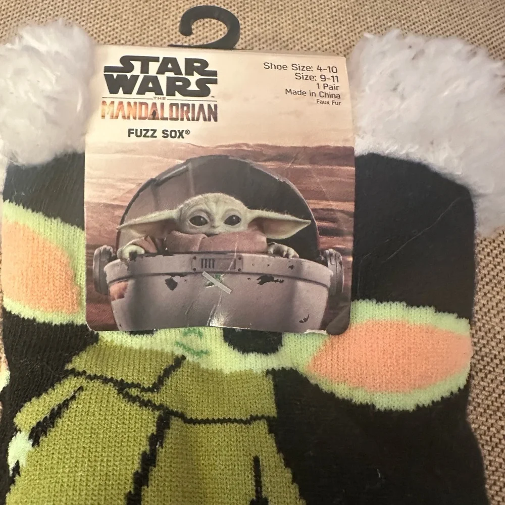 Disney Star‎ Wars Mandalorian The Child Baby Yoda Fuzz Socks One Size